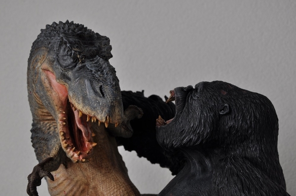 Kong vs T.Rex.